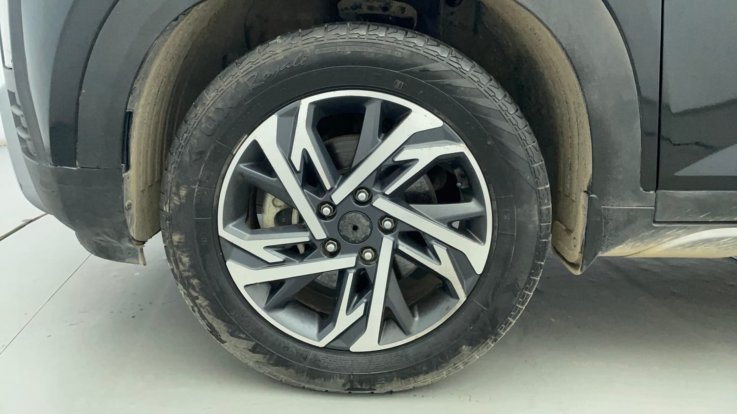 Used 2024 Hyundai Creta 1.5 MPi Petrol MT S Petrol Manual tyres LEFT FRONT TYRE RIM VIEW