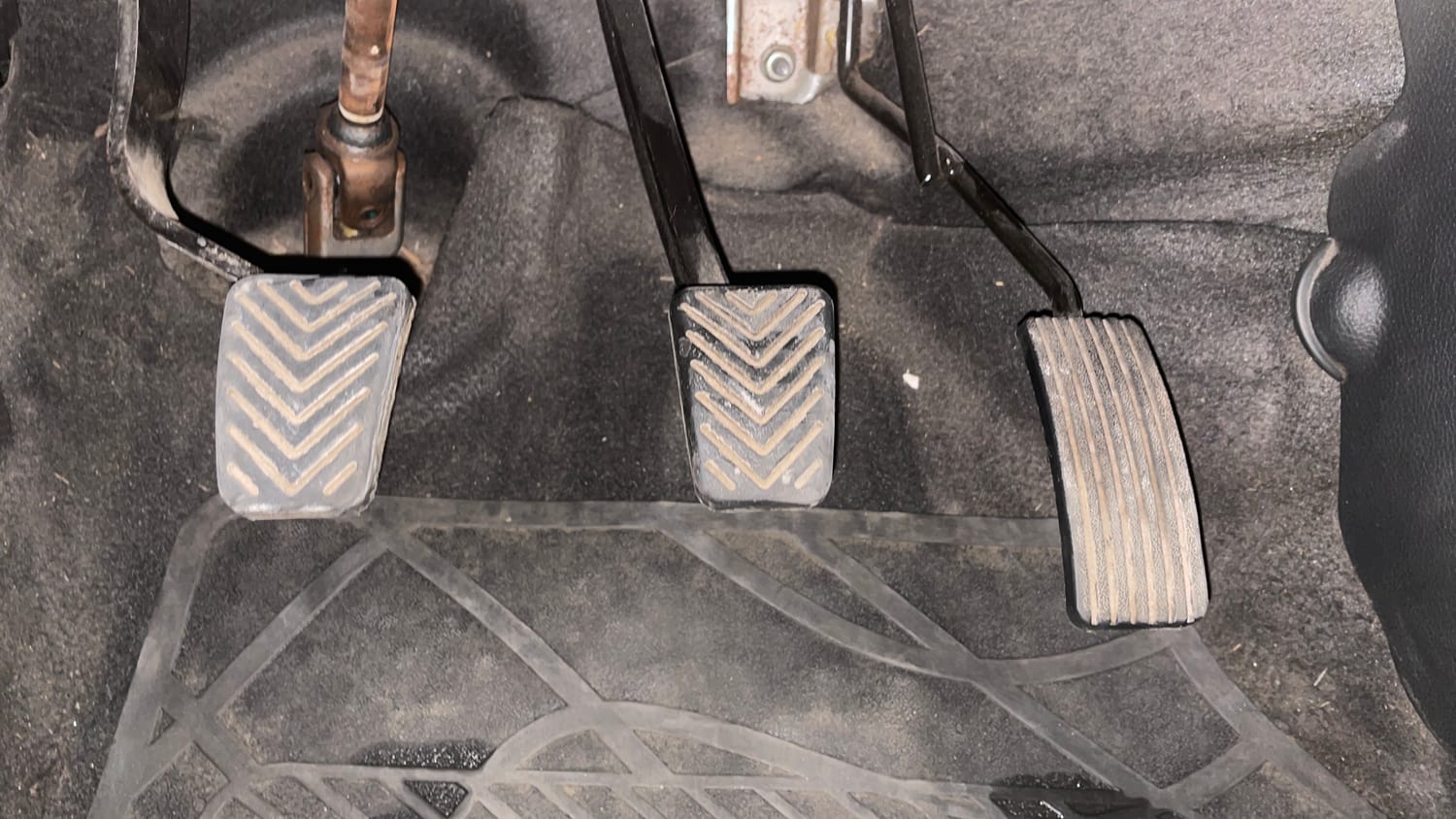 Used 2014 Hyundai Eon Magna Petrol Manual interior PEDALS VIEW