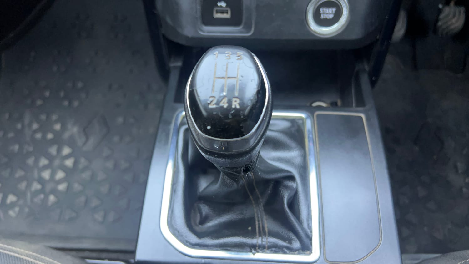 Used 2021 Renault Kiger RXT 1.0 Turbo MT Petrol Manual interior GEAR  KNOB VIEW