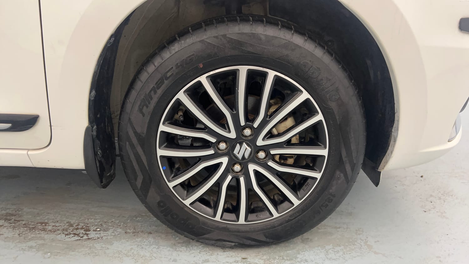 Used 2022 Maruti Suzuki Dzire ZXi Plus Petrol Manual tyres RIGHT FRONT TYRE RIM VIEW
