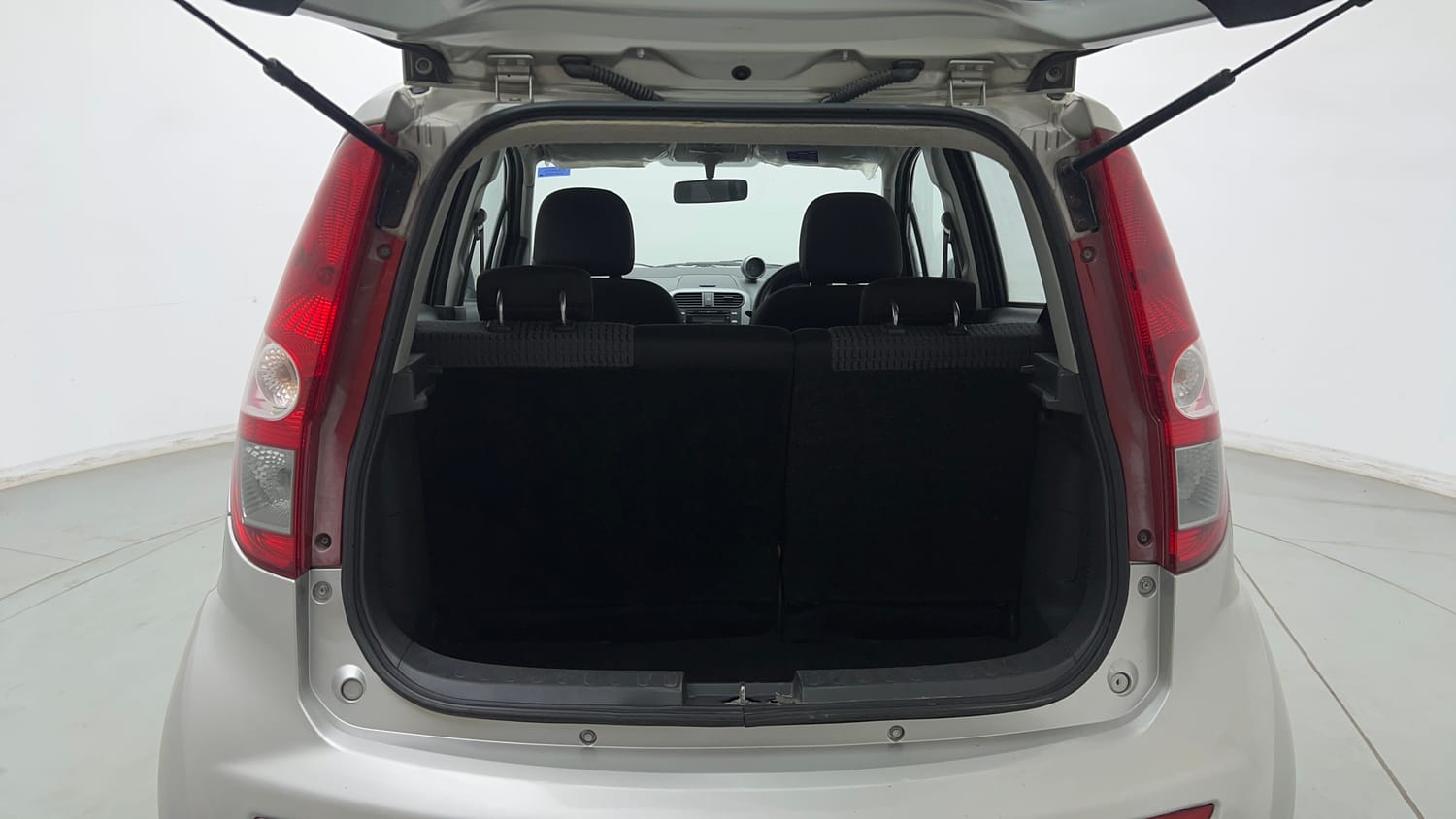 Used 2015 Maruti Suzuki Ritz Vxi BS-IV Petrol Manual interior DICKY INSIDE VIEW