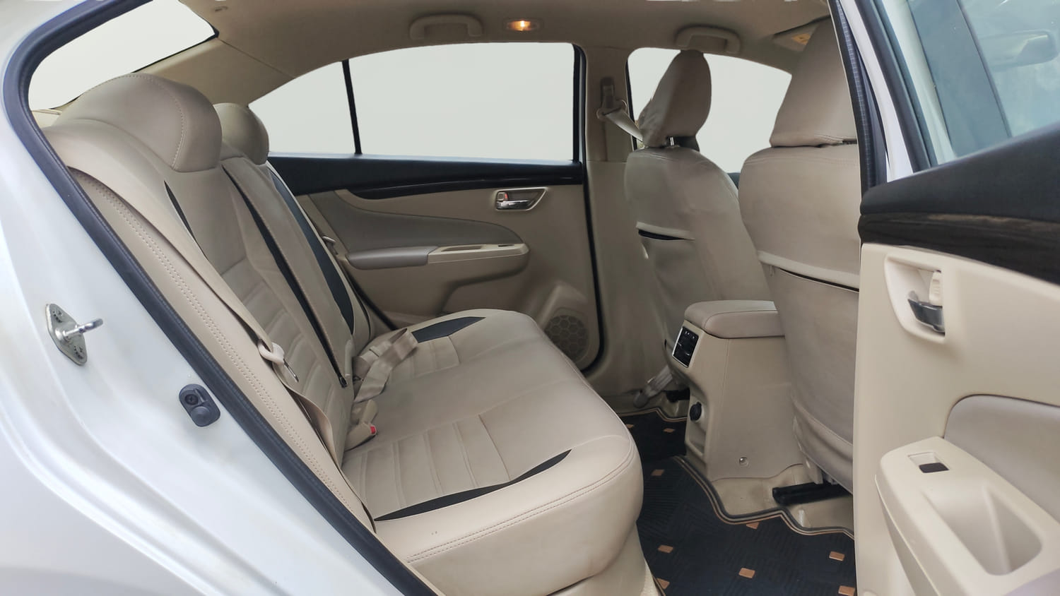 Used 2018 Maruti Suzuki Ciaz Zeta 1.4 MT Petrol Manual interior RIGHT SIDE REAR DOOR CABIN VIEW