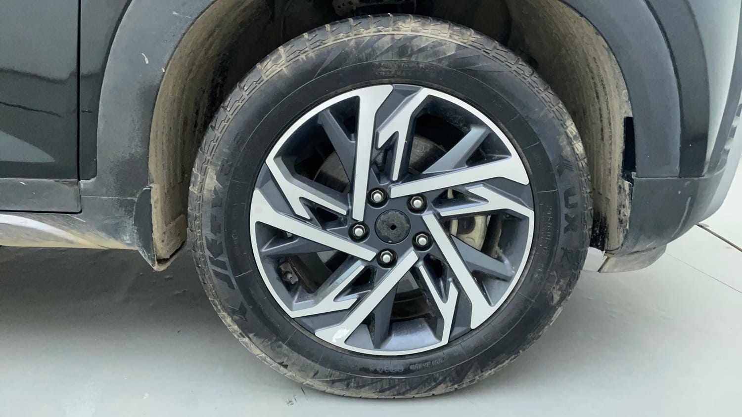 Used 2024 Hyundai Creta 1.5 MPi Petrol MT S Petrol Manual tyres RIGHT FRONT TYRE RIM VIEW