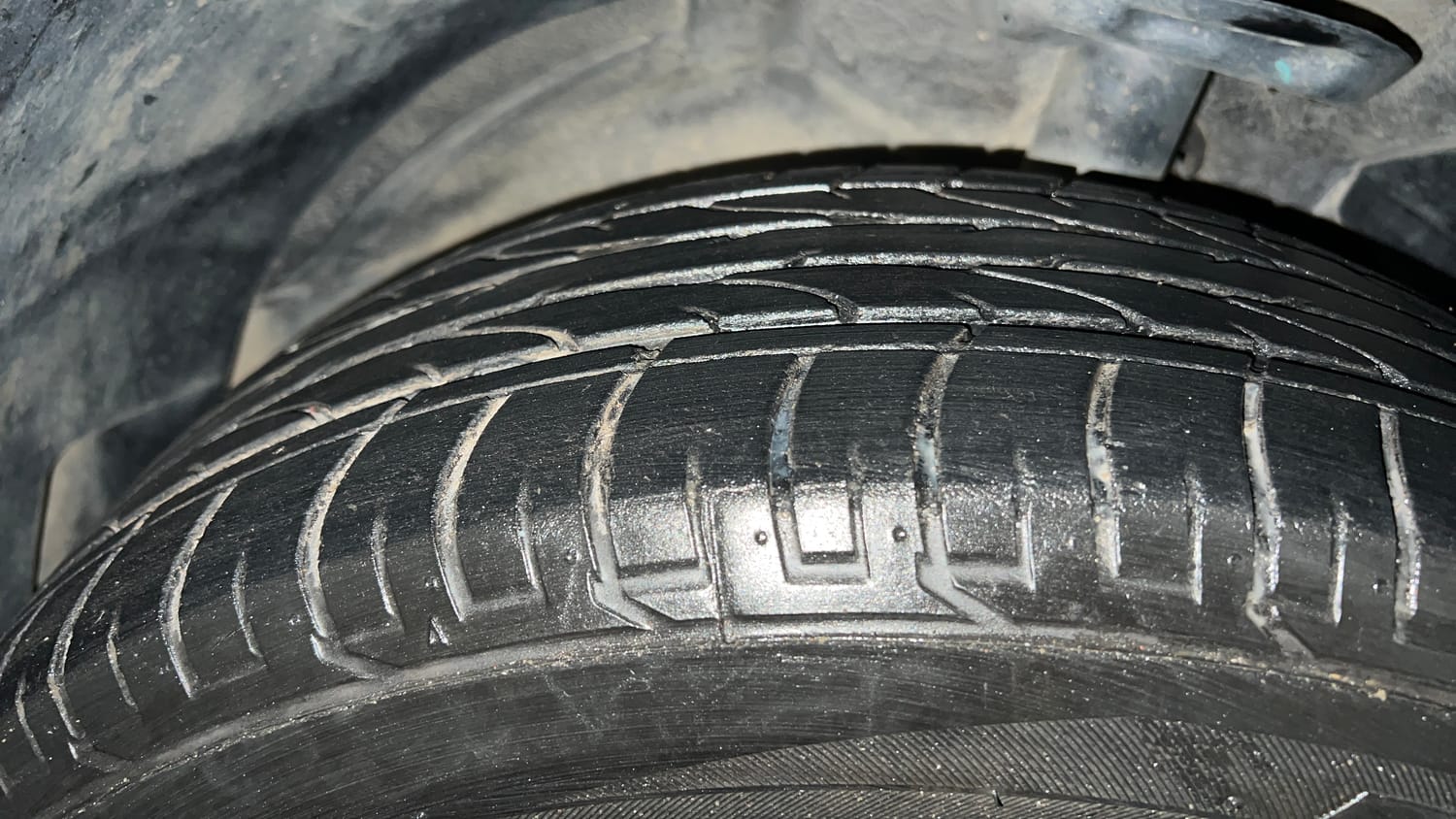 Used 2020 MG Motors Hector Plus Sharp 1.5 DCT Petrol Petrol Automatic tyres RIGHT FRONT TYRE TREAD VIEW