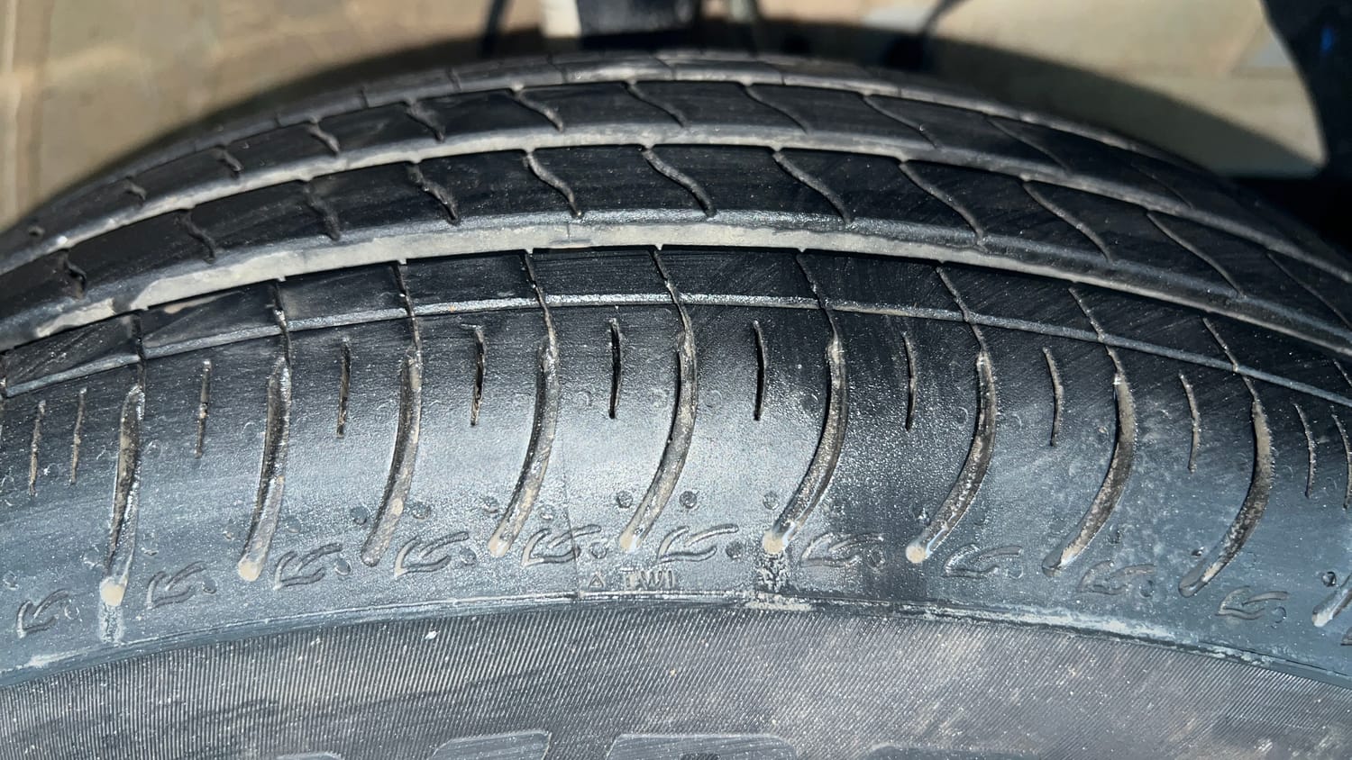 Used 2025 Maruti Suzuki Swift LXi Petrol Manual tyres RIGHT FRONT TYRE TREAD VIEW