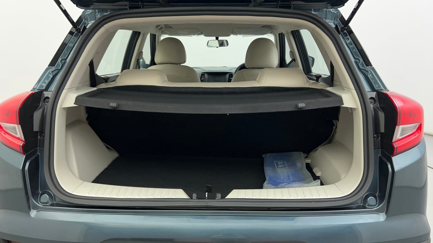 Used 2023 Mahindra XUV 300 W4 1.2 Petrol Petrol Manual interior DICKY INSIDE VIEW