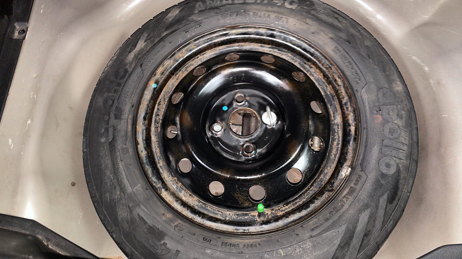 Used 2016 Maruti Suzuki Swift VDi (O) Diesel Manual tyres SPARE TYRE VIEW