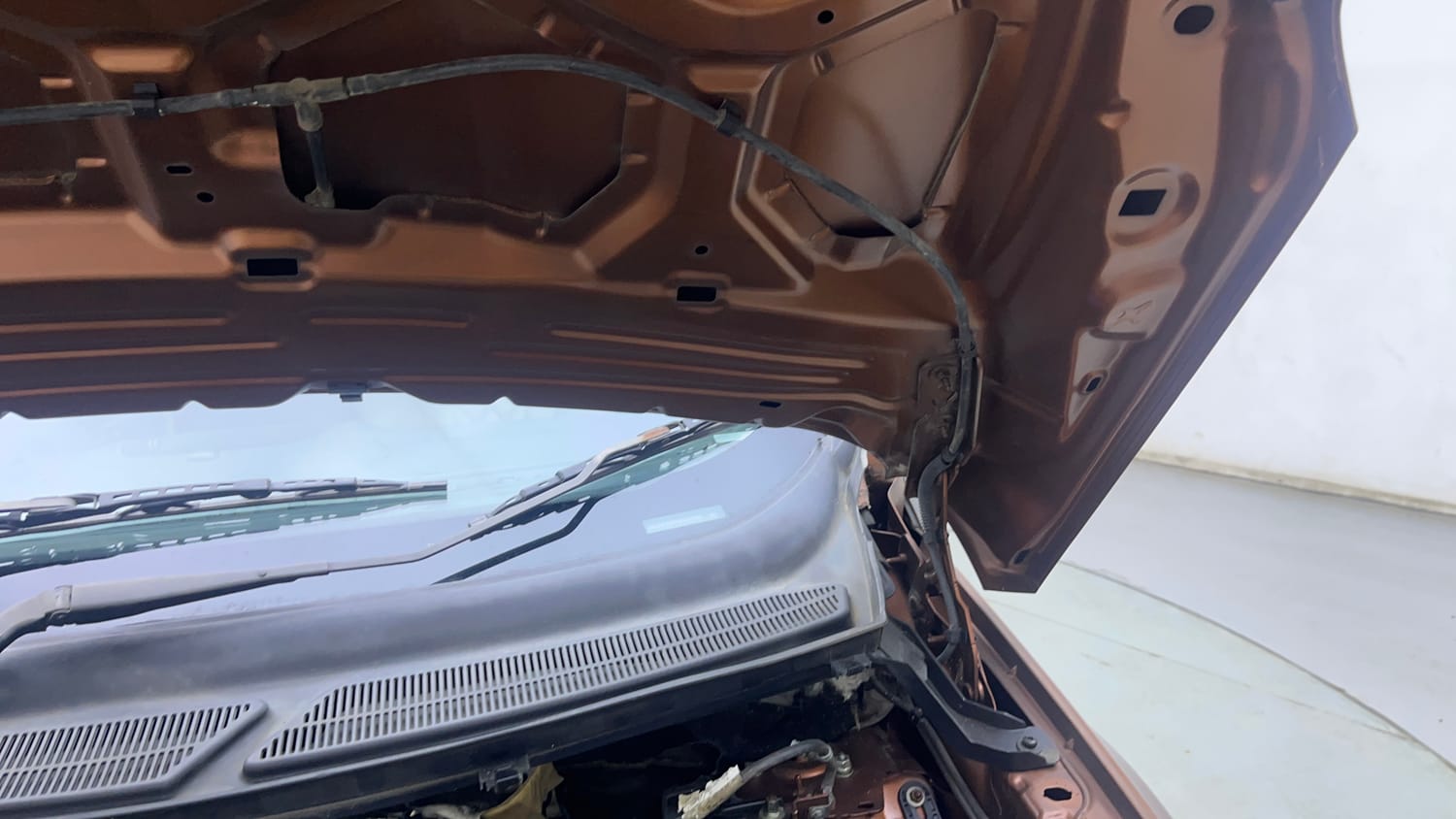 Used 2018 Ford EcoSport Titanium 1.5L Ti-VCT Petrol Manual engine ENGINE LEFT SIDE HINGE & APRON VIEW