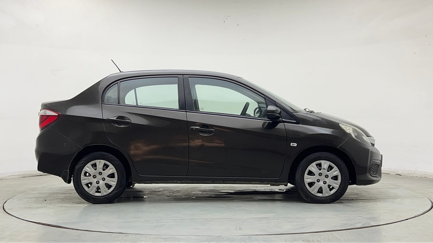 Used 2017 Honda Amaze 1.2 S i-VTEC Petrol Manual exterior RIGHT SIDE VIEW