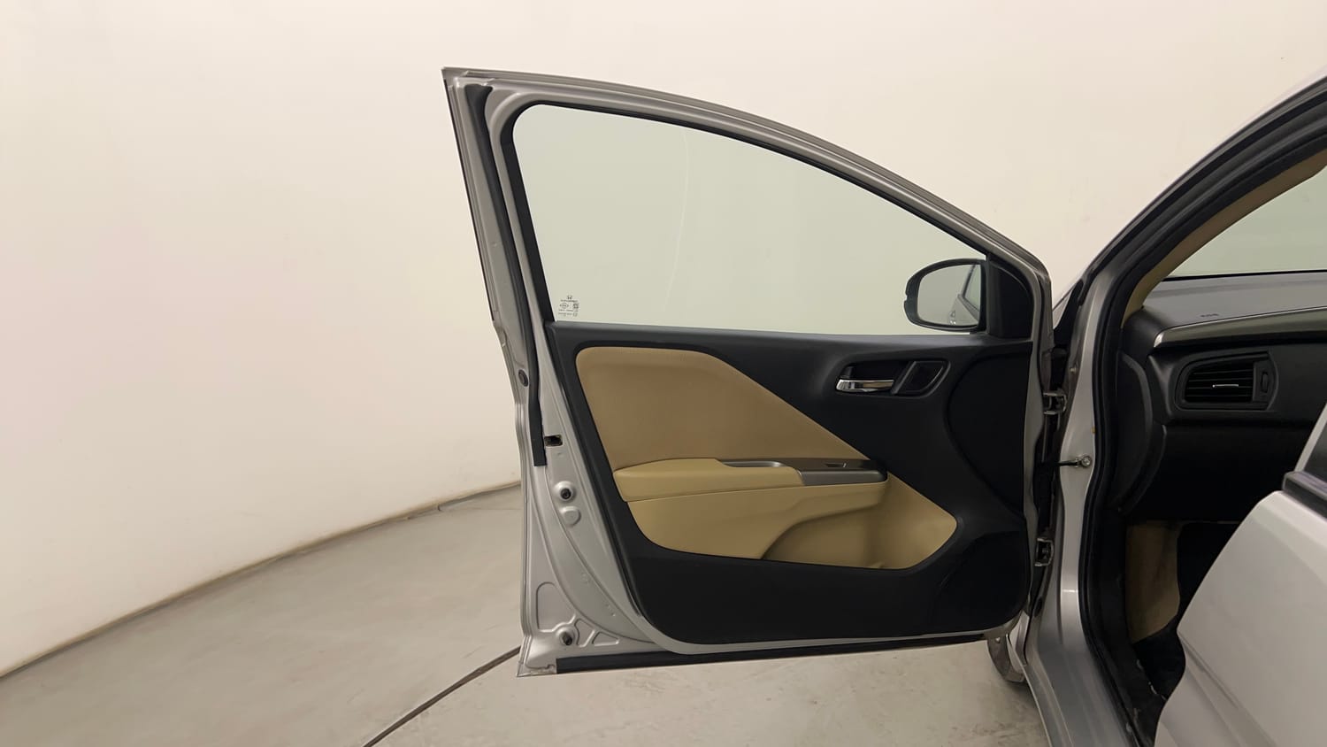 Used 2016 Honda City V Petrol Manual interior LEFT FRONT DOOR OPEN VIEW