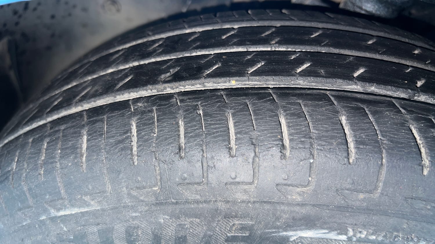 Used 2019 Maruti Suzuki Ignis Delta 1.2 MT Petrol Manual tyres LEFT FRONT TYRE TREAD VIEW