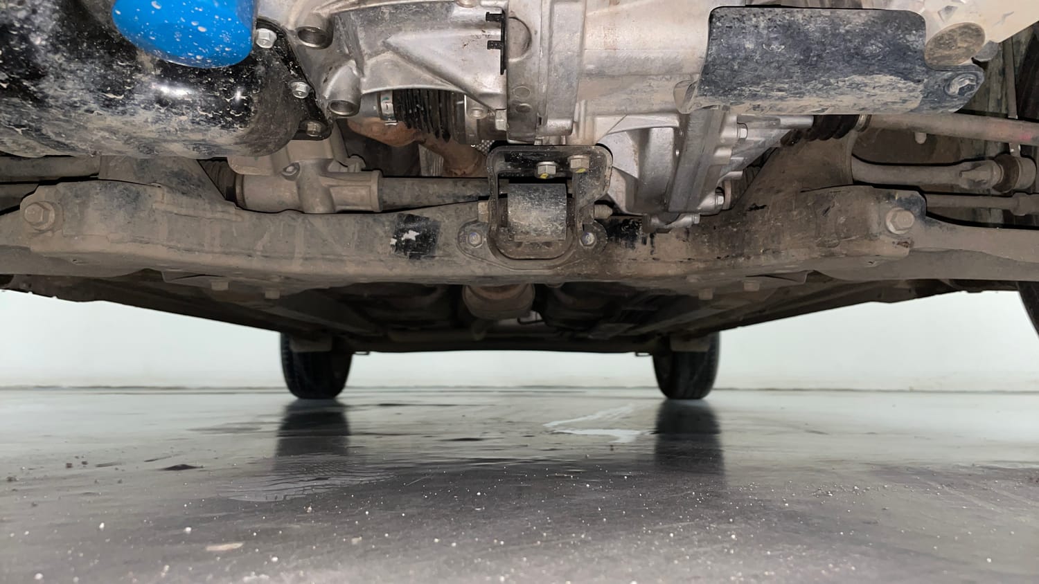 Used 2022 Hyundai Aura SX Plus 1.2 AMT Petrol Petrol Automatic extra FRONT LEFT UNDERBODY VIEW