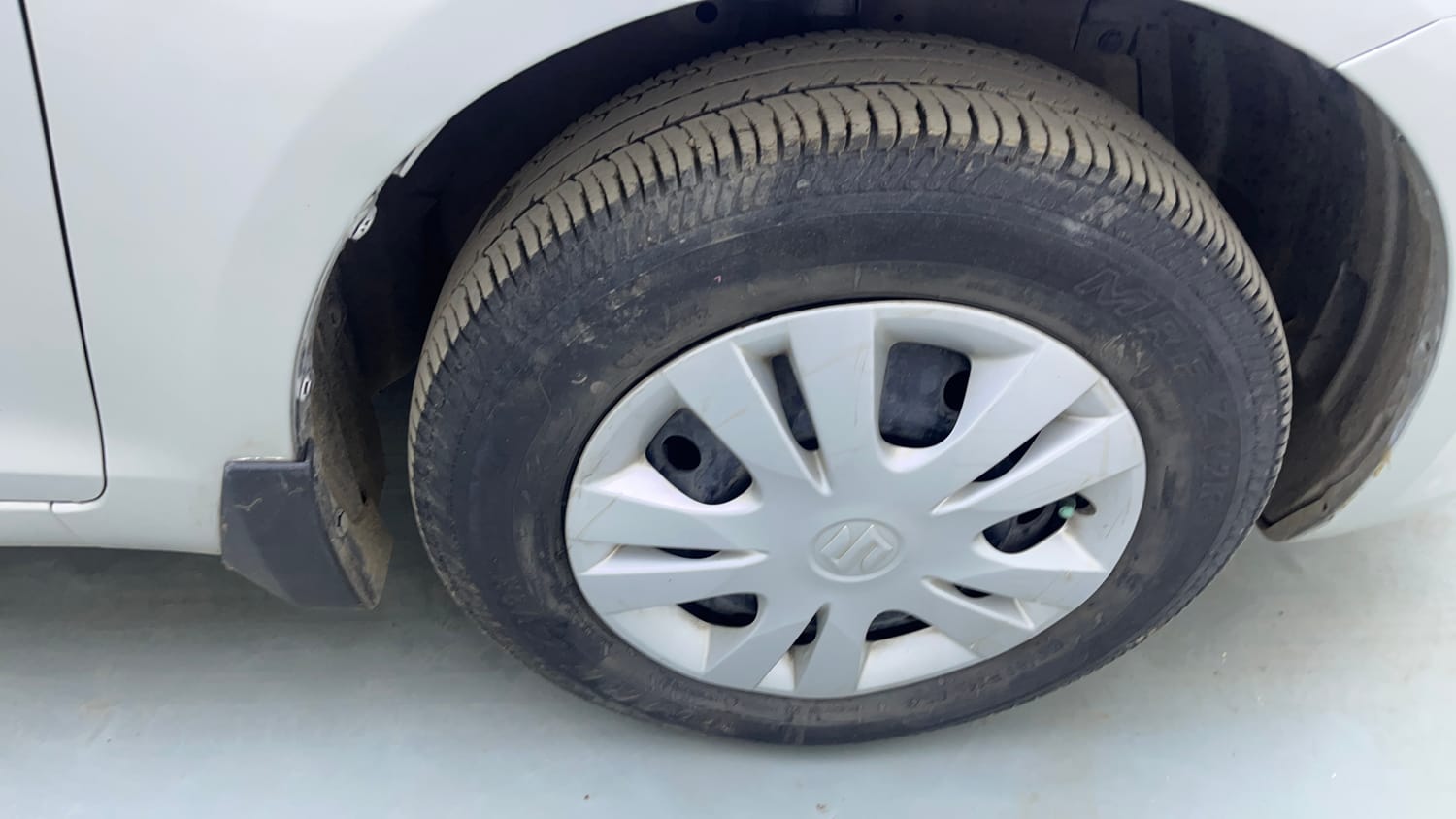 Used 2014 Maruti Suzuki Swift Dzire VXI Petrol Manual tyres RIGHT FRONT TYRE RIM VIEW