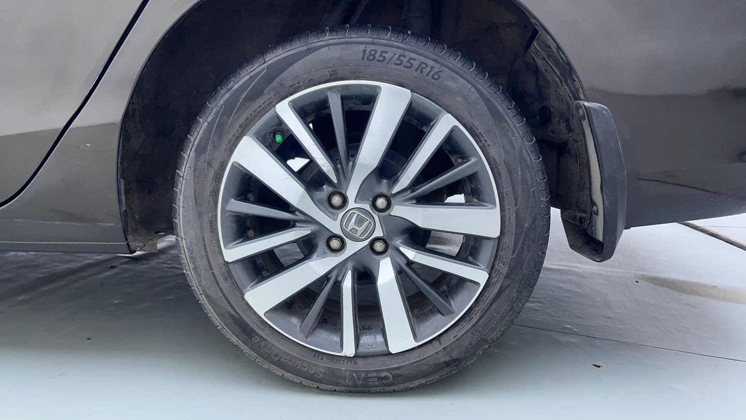 Used 2021 Honda City ZX CVT Petrol Petrol Automatic tyres LEFT REAR TYRE RIM VIEW