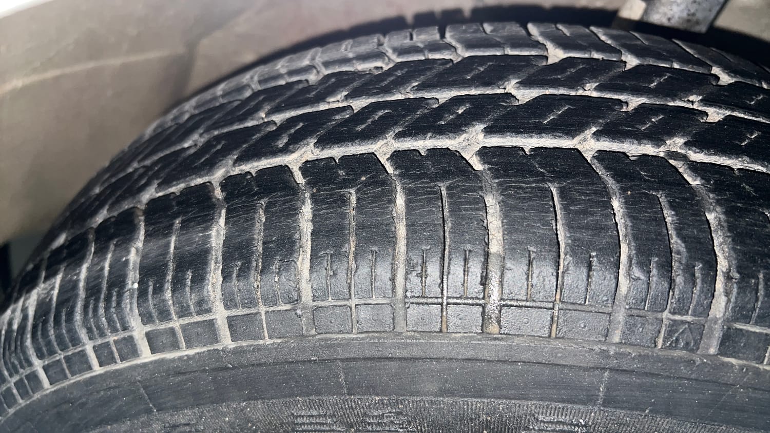Used 2015 Maruti Suzuki Ritz Vxi BS-IV Petrol Manual tyres RIGHT FRONT TYRE TREAD VIEW
