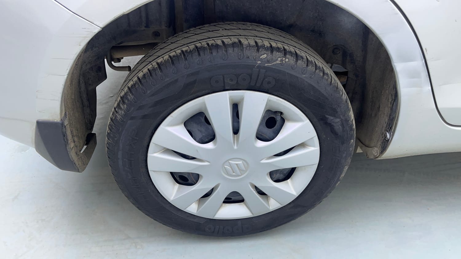 Used 2014 Maruti Suzuki Swift Dzire VXI Petrol Manual tyres RIGHT REAR TYRE RIM VIEW