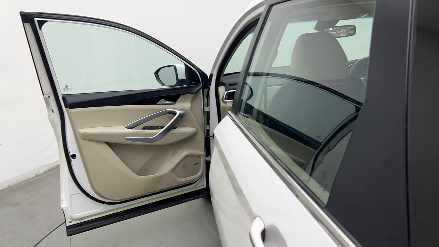 Used 2022 MG Motors Hector Sharp 1.5 Petrol Turbo Hybrid MT Hybrid Manual interior LEFT FRONT DOOR OPEN VIEW