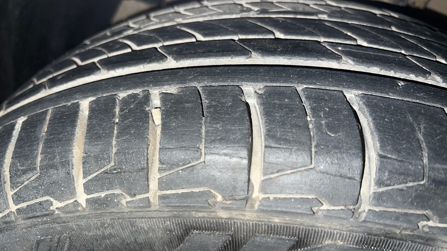 Used 2020 Maruti Suzuki Ciaz Alpha 1.5 AT Petrol Automatic tyres LEFT FRONT TYRE TREAD VIEW