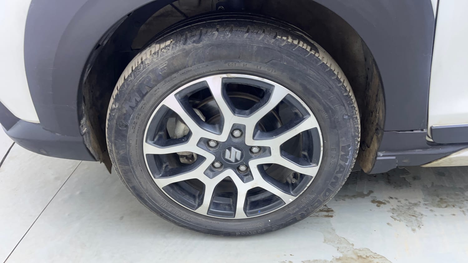 Used 2022 Maruti Suzuki XL6 Alpha MT Petrol Petrol Manual tyres LEFT FRONT TYRE RIM VIEW