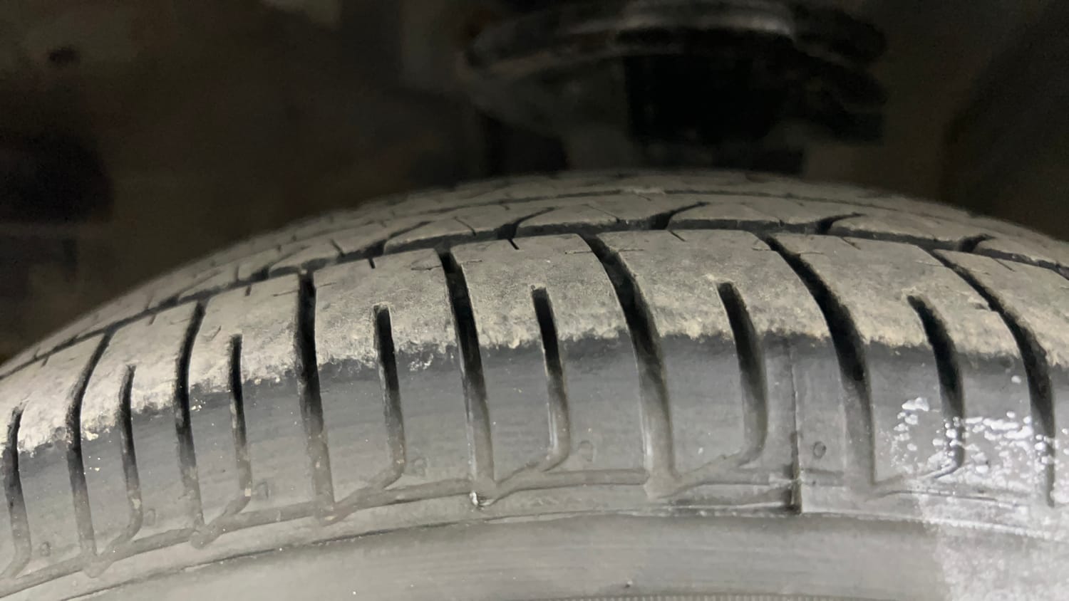 Used 2013 Hyundai i10 Magna 1.1 iRDE2 Petrol Manual tyres LEFT FRONT TYRE TREAD VIEW