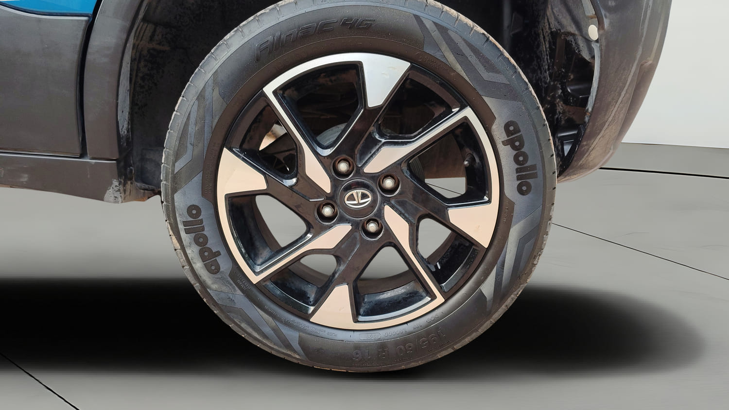 Used 2025 Tata Punch Creative Dual Tone Petrol Manual tyres LEFT REAR TYRE RIM VIEW