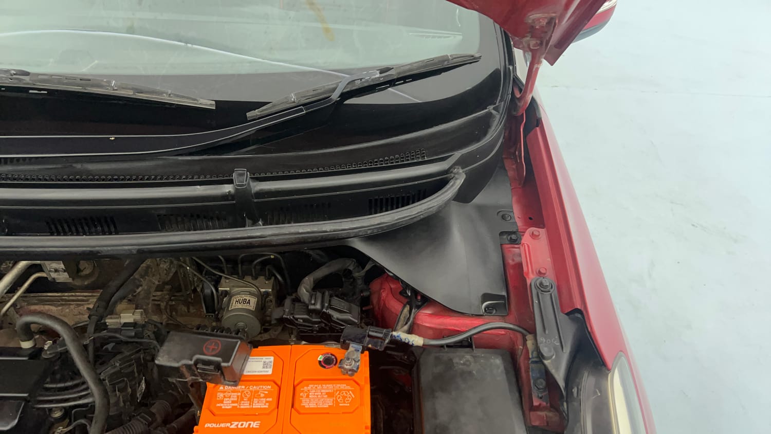 Used 2017 Hyundai Elite i20 Asta 1.2 Petrol Manual engine ENGINE LEFT SIDE HINGE & APRON VIEW