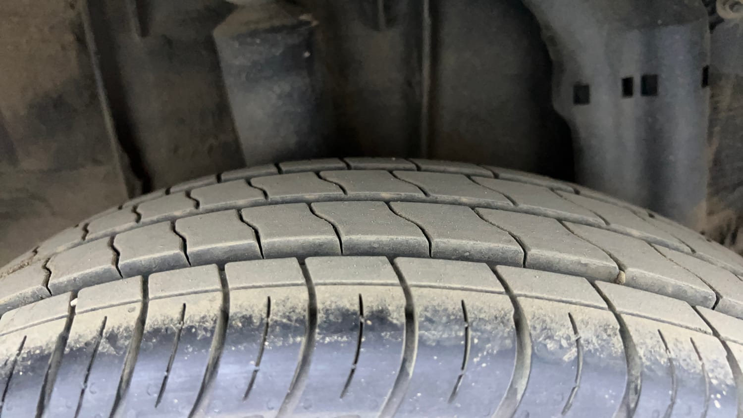 Used 2020 Renault Triber RXZ EASY-R AMT Petrol Automatic tyres RIGHT REAR TYRE TREAD VIEW