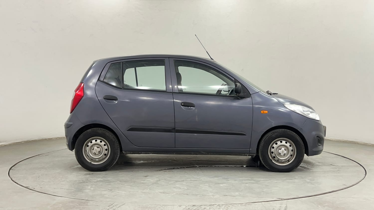 Used 2013 Hyundai i10 Magna 1.1 iRDE2 Petrol Manual exterior RIGHT SIDE VIEW