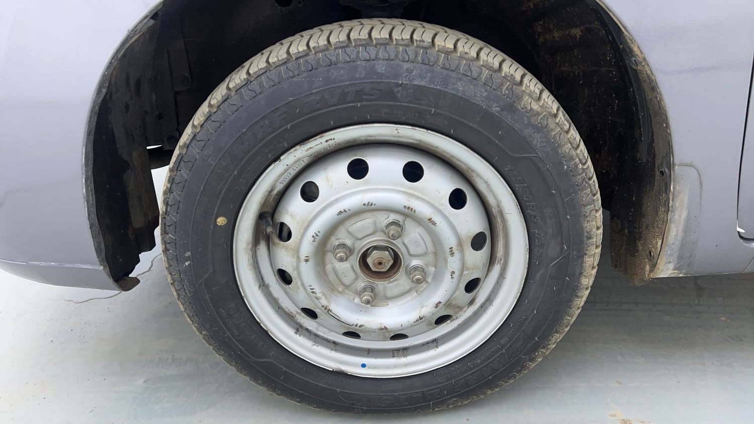 Used 2013 Maruti Suzuki Wagon R 1.0 LXI CNG (outside fitted) Cng Manual tyres LEFT FRONT TYRE RIM VIEW