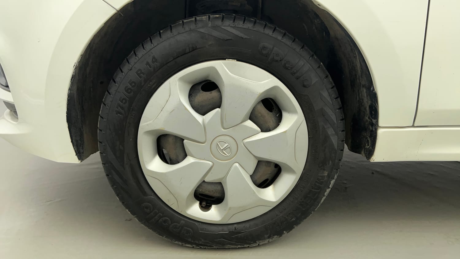 Used 2022 Tata Tiago XT CNG Cng Manual tyres LEFT FRONT TYRE RIM VIEW