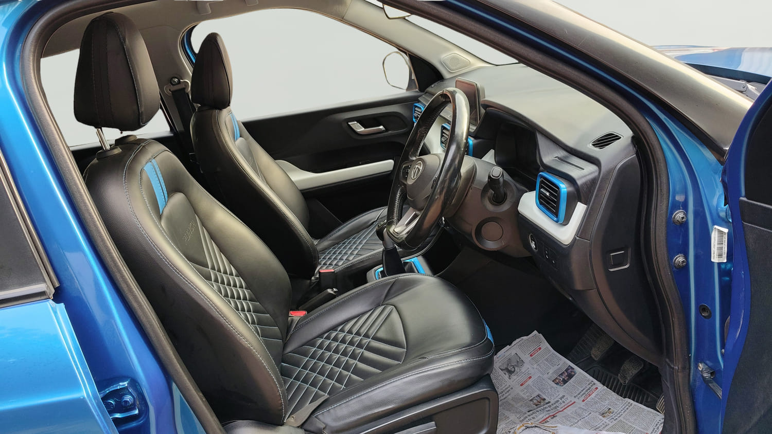 Used 2025 Tata Punch Creative Dual Tone Petrol Manual interior RIGHT SIDE FRONT DOOR CABIN VIEW