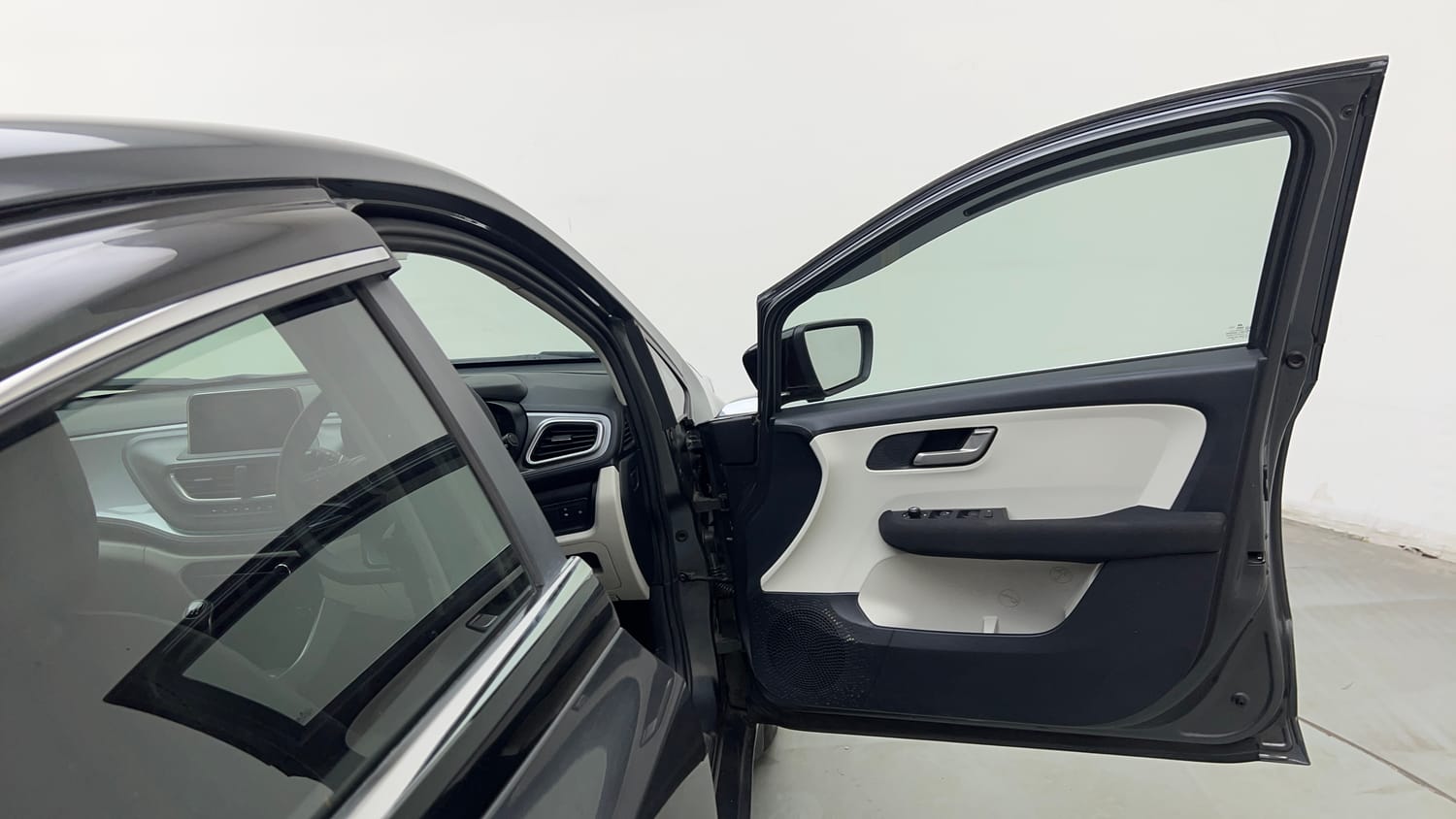 Used 2024 Tata Altroz XZ Petrol Petrol Manual interior RIGHT FRONT DOOR OPEN VIEW