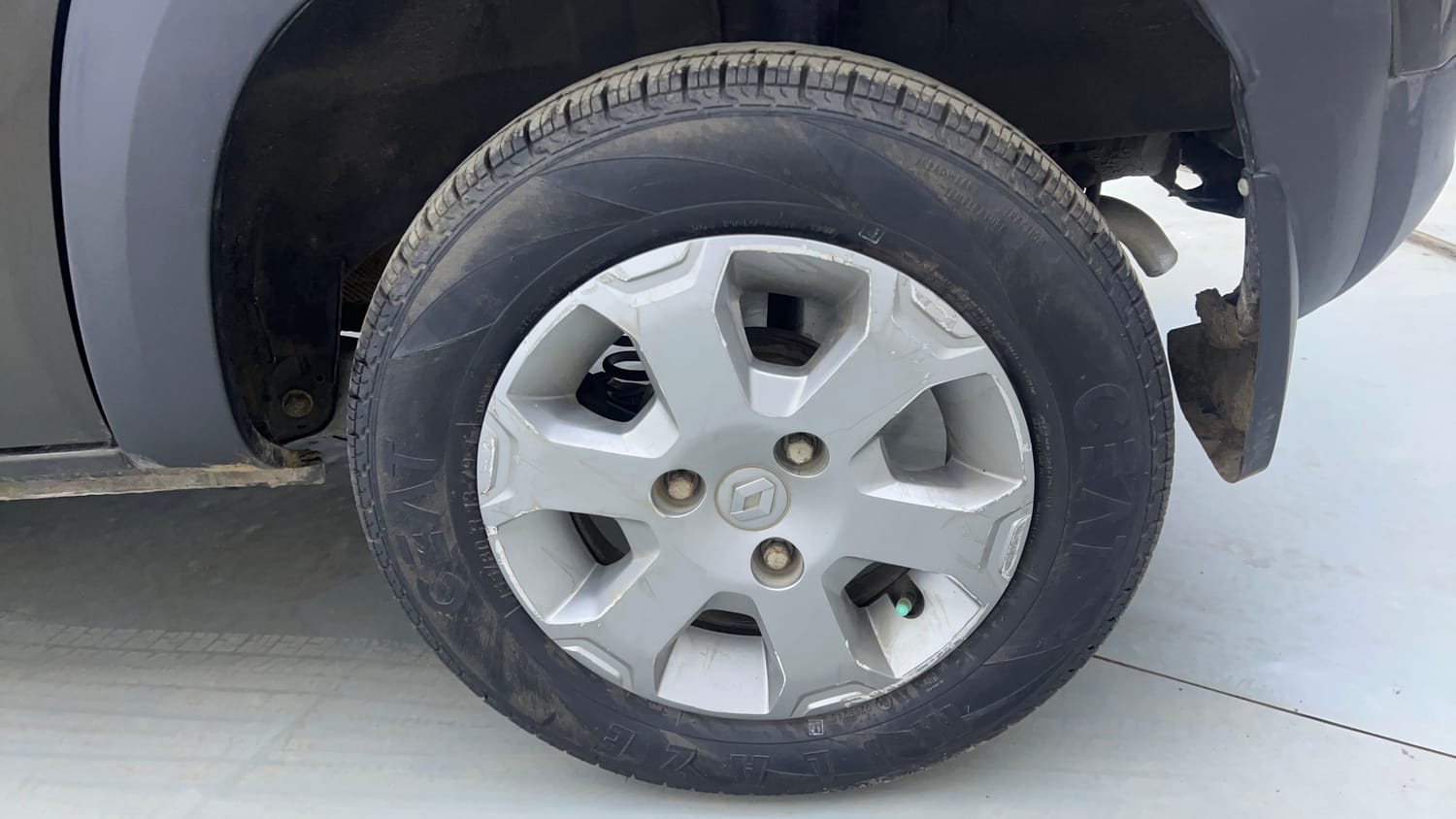 Used 2018 Renault Kwid CLIMBER 1.0 AMT Petrol Automatic tyres LEFT REAR TYRE RIM VIEW
