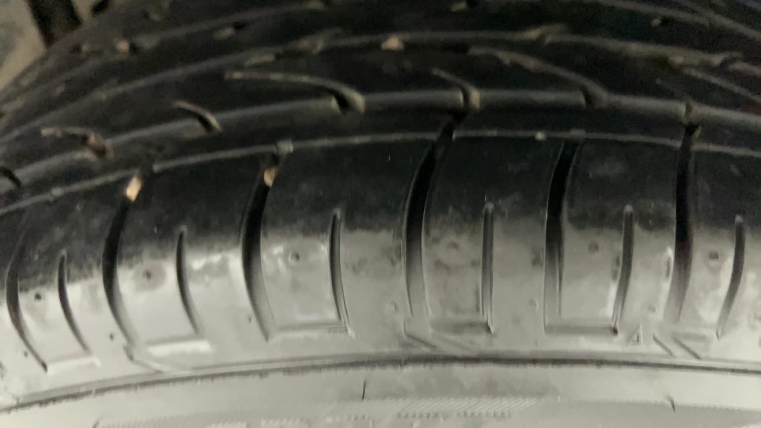 Used 2023 Mahindra XUV 300 W4 1.2 Petrol Petrol Manual tyres LEFT REAR TYRE TREAD VIEW