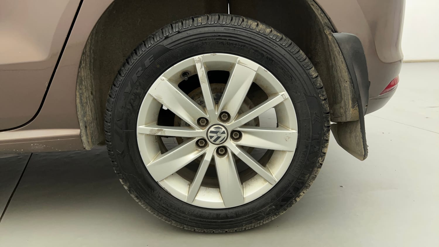 Used 2016 Volkswagen Polo Highline1.5L (D) Diesel Manual tyres LEFT REAR TYRE RIM VIEW