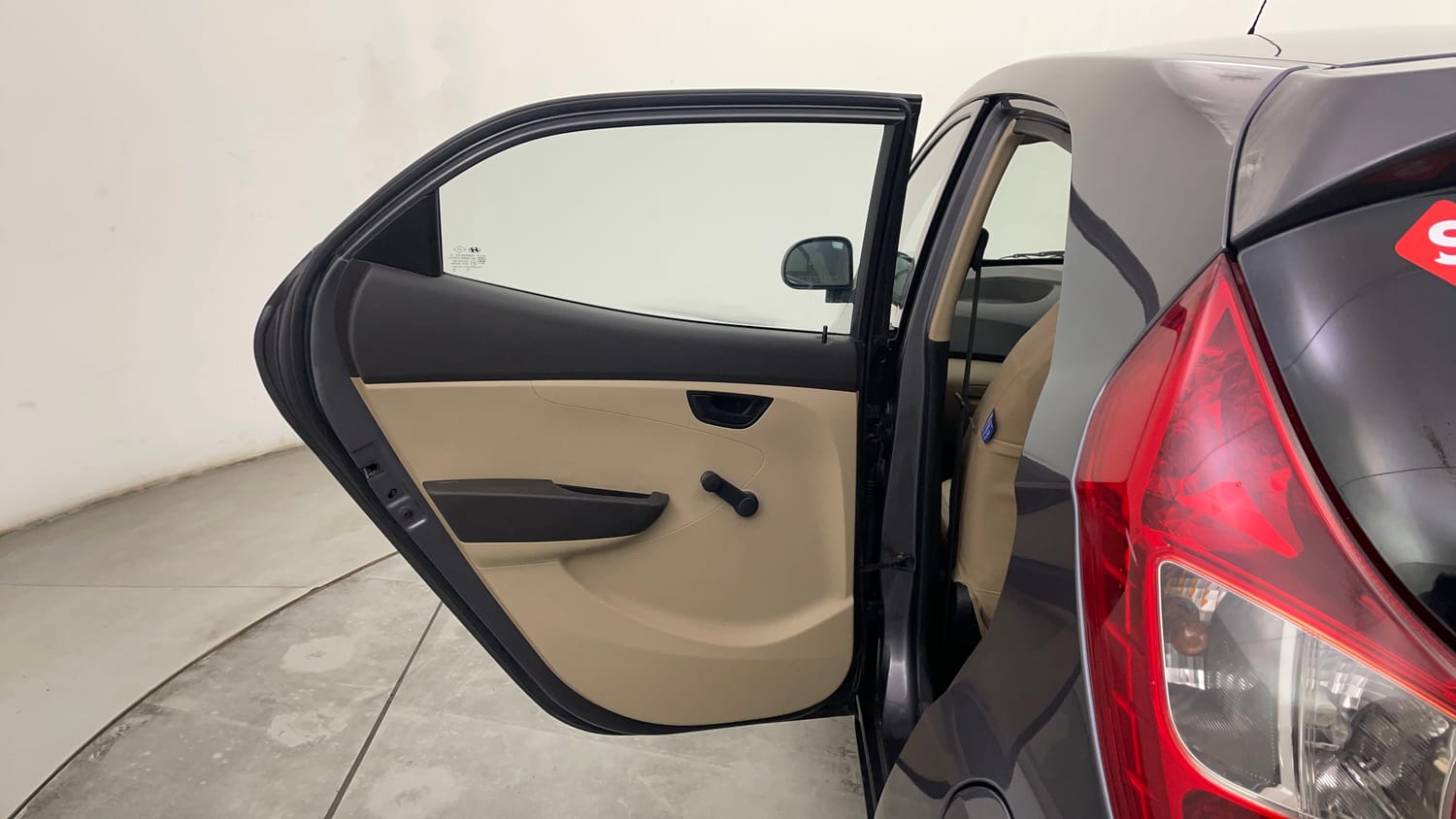 Used 2014 Hyundai Eon Magna Petrol Manual interior LEFT REAR DOOR OPEN VIEW