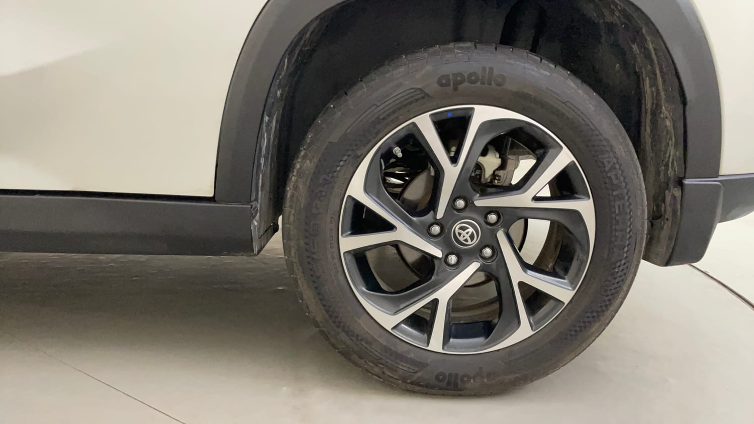 Used 2025 Toyota Urban Cruiser Hyryder G (O) AT NeoDrive Petrol Automatic tyres LEFT REAR TYRE RIM VIEW
