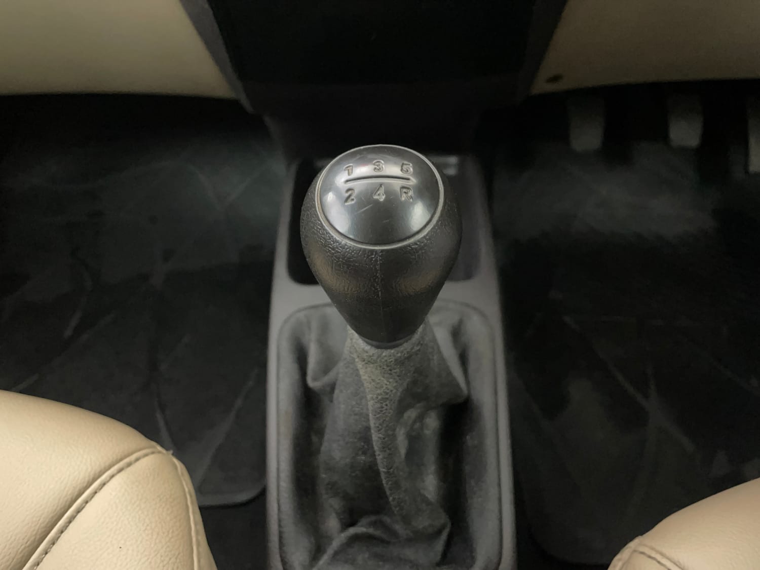 Used 2014 Hyundai Eon Magna Petrol Manual interior GEAR  KNOB VIEW