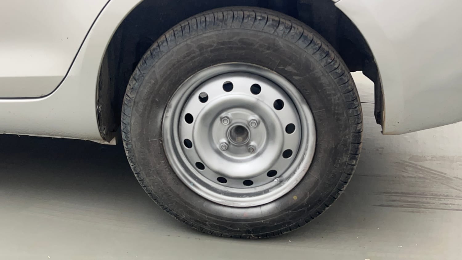 Used 2014 Maruti Suzuki Swift Dzire VXI Petrol Manual tyres LEFT REAR TYRE RIM VIEW