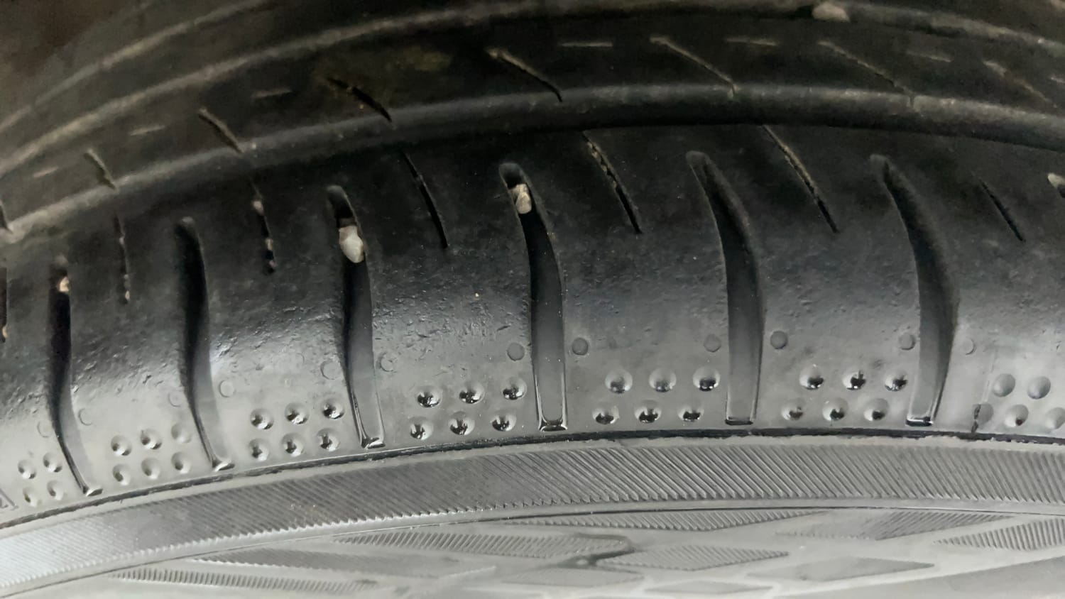 Used 2016 Volkswagen Polo Highline1.5L (D) Diesel Manual tyres RIGHT REAR TYRE TREAD VIEW