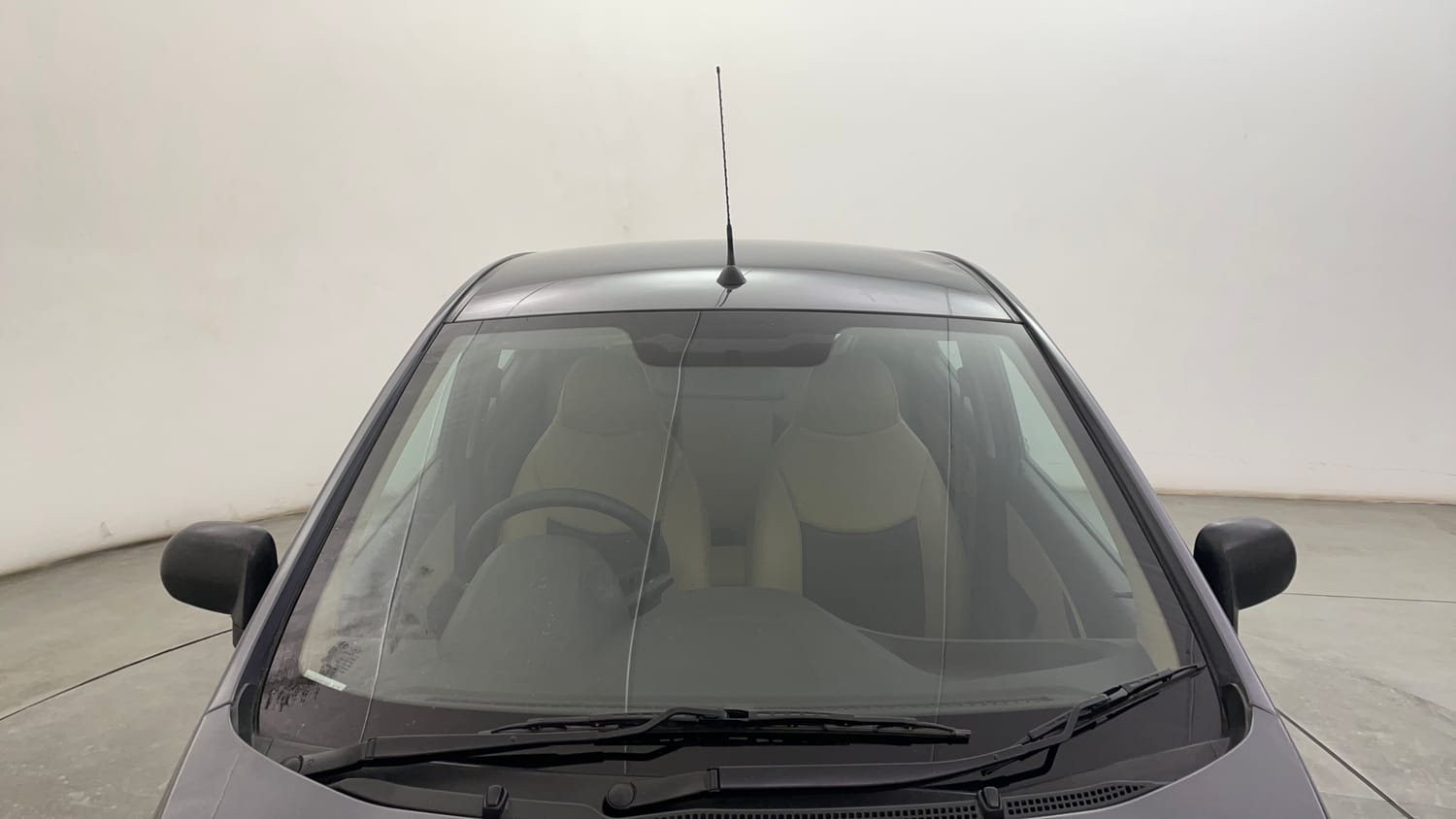 Used 2014 Hyundai Eon Magna Petrol Manual exterior FRONT WINDSHIELD VIEW