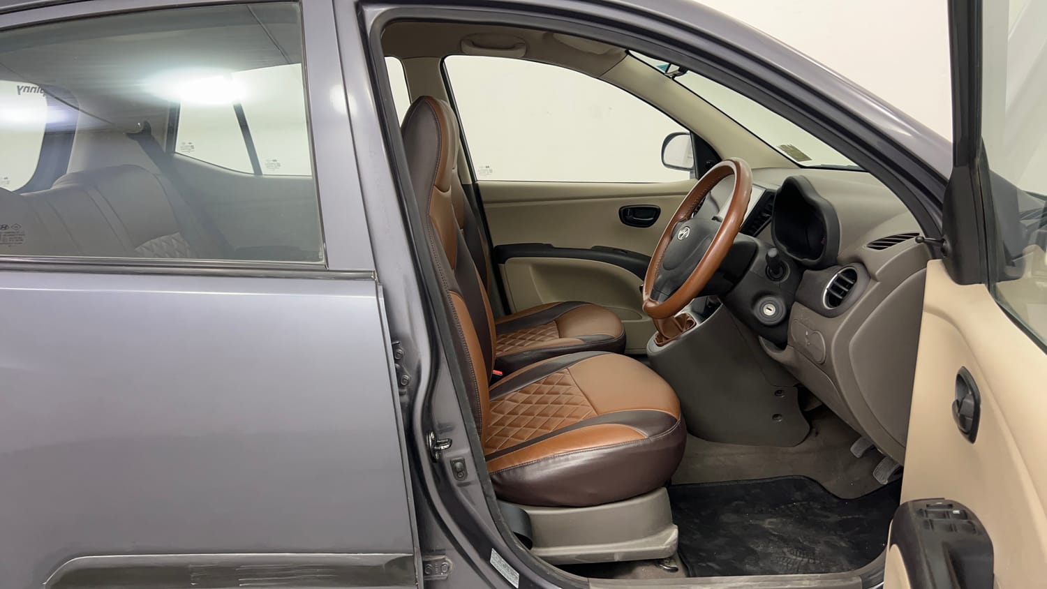 Used 2013 Hyundai i10 Magna 1.1 iRDE2 Petrol Manual interior RIGHT SIDE FRONT DOOR CABIN VIEW