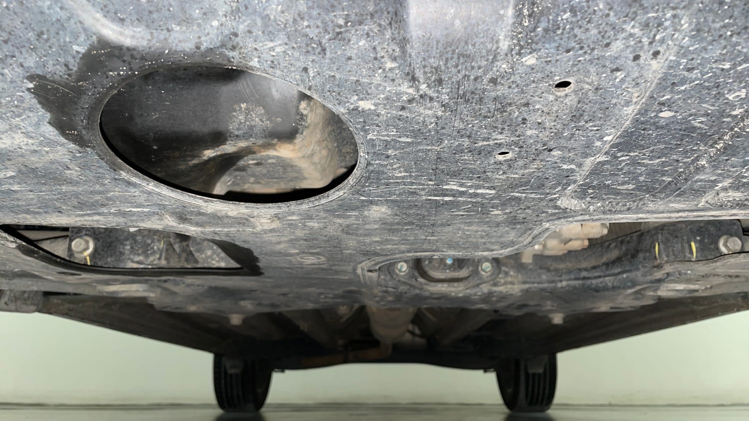 Used 2023 Kia Seltos HTX 1.5 Petrol Manual extra FRONT LEFT UNDERBODY VIEW
