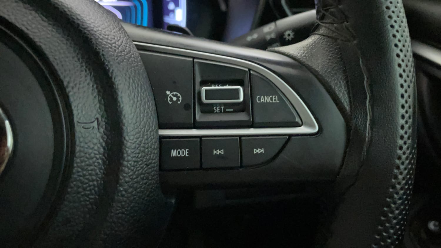 Used 2025 Toyota Urban Cruiser Hyryder G (O) AT NeoDrive Petrol Automatic top_features Cruise control