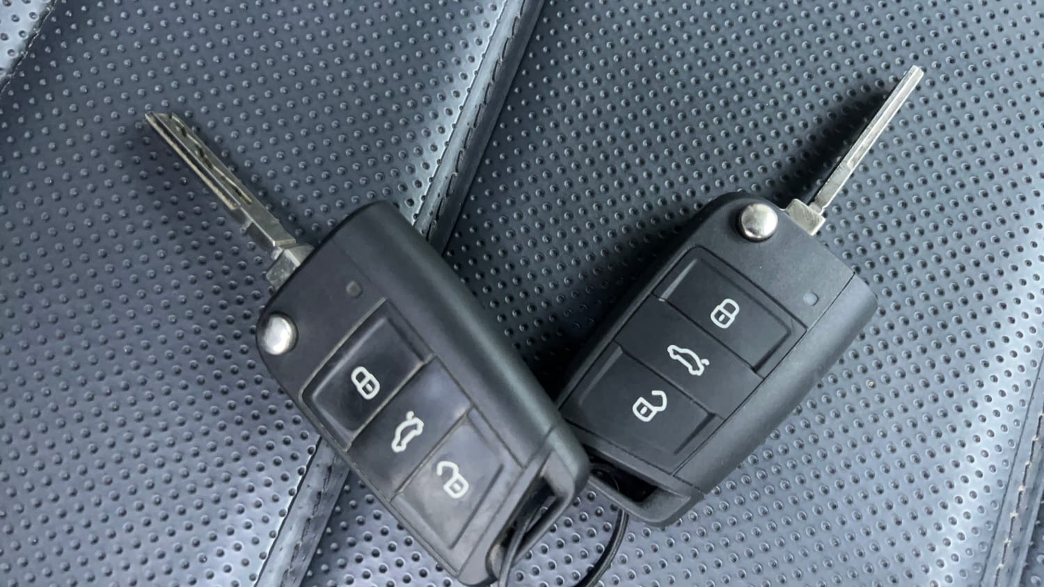 Used 2022 Volkswagen Taigun Highline 1.0 TSI MT Petrol Manual extra CAR KEY VIEW
