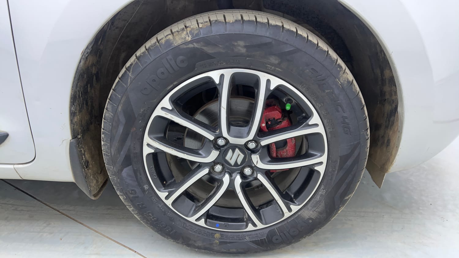 Used 2023 Maruti Suzuki Swift ZXi Plus AMT Petrol Automatic tyres RIGHT FRONT TYRE RIM VIEW