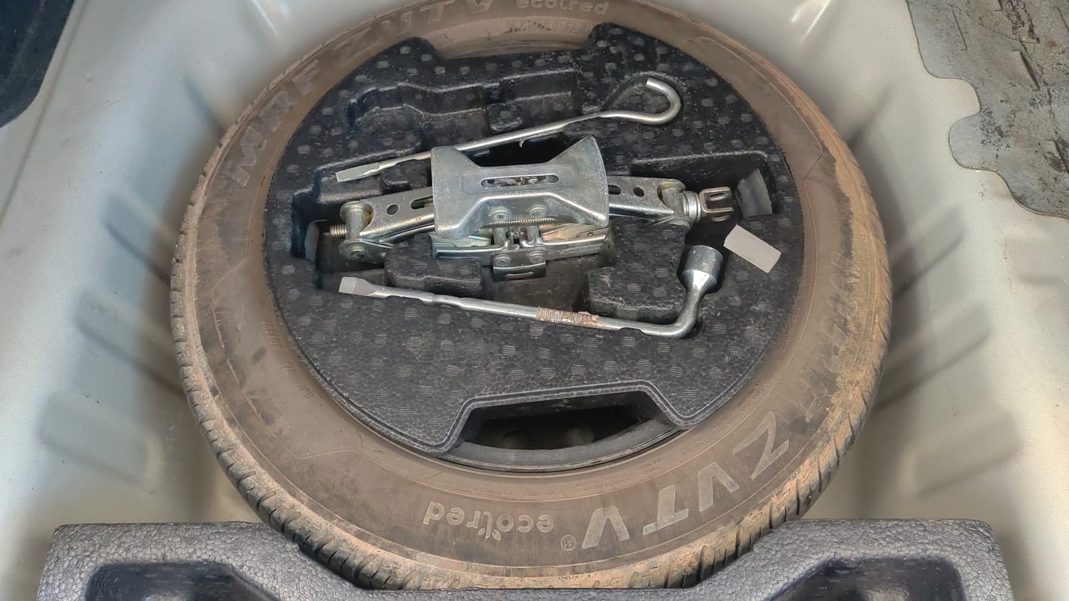 Used 2018 Maruti Suzuki Ciaz Zeta 1.4 MT Petrol Manual tyres SPARE TYRE VIEW