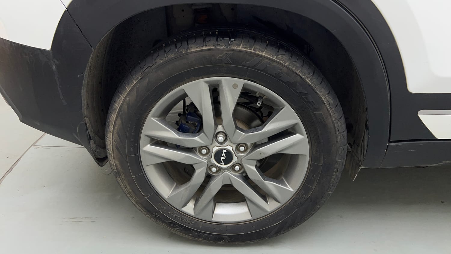 Used 2023 Kia Seltos HTX 1.5 Petrol Manual tyres RIGHT REAR TYRE RIM VIEW