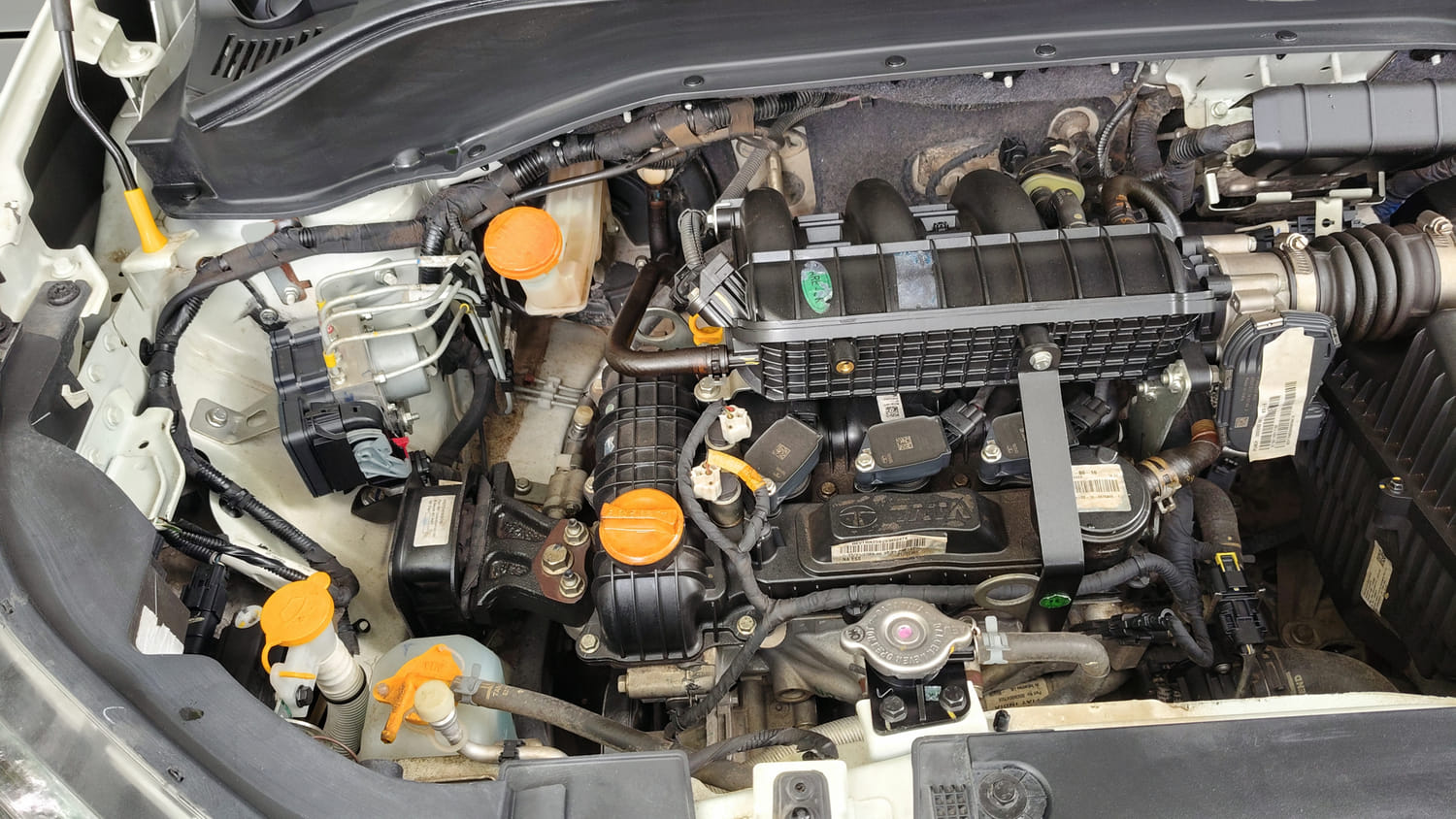 Used 2024 Tata Punch Adventure MT Petrol Manual engine ENGINE RIGHT SIDE VIEW