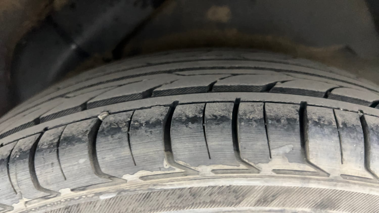 Used 2013 Hyundai i10 Magna 1.1 iRDE2 Petrol Manual tyres LEFT REAR TYRE TREAD VIEW